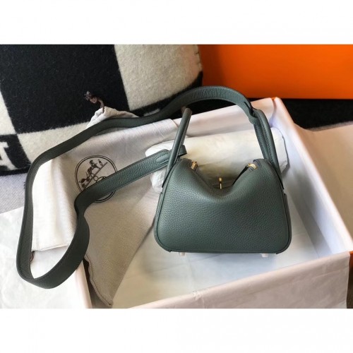 Mini Lindy Vert Amande 💫 Clemence leather 💯 handmade 🙌🏻  #PersonalShopping #PersonalShopper #LuxuryConcierge #PersonalConcierge